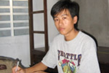 Cậu bé nương nhờ cửa Phật đỗ 2 trường đại học