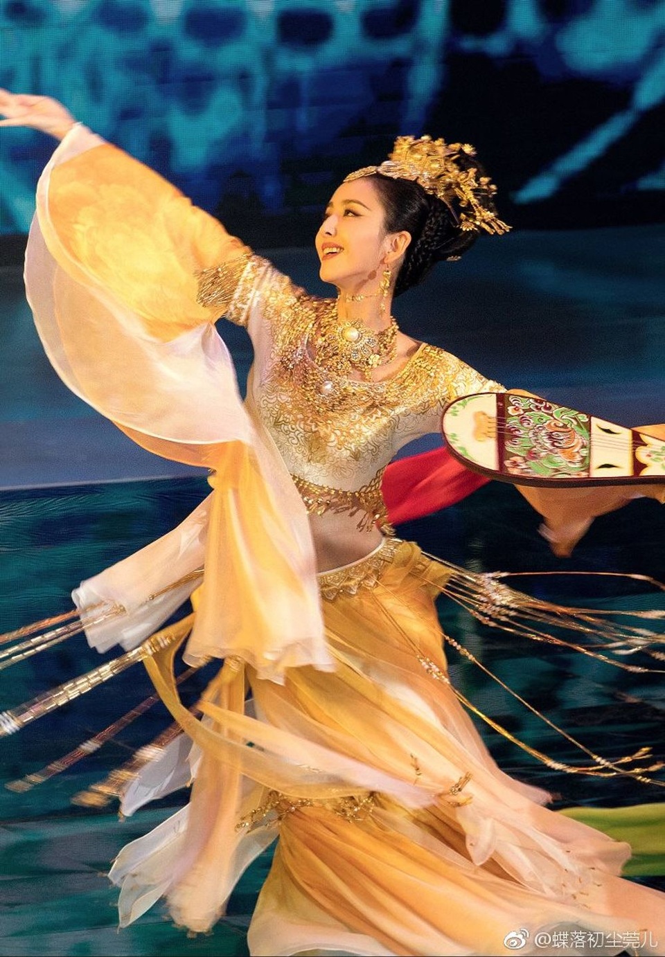Đồng Lệ Á: “Tiên nữ giáng trần” mãi khổ vì một chữ “yêu” - 5 Đồng Lệ Á: “Tiên nữ giáng trần” mãi khổ vì một chữ “yêu” - 5