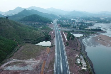 Nâng tốc độ tối đa cho phép trên cao tốc Hạ Long - Vân Đồn lên 100 km/h