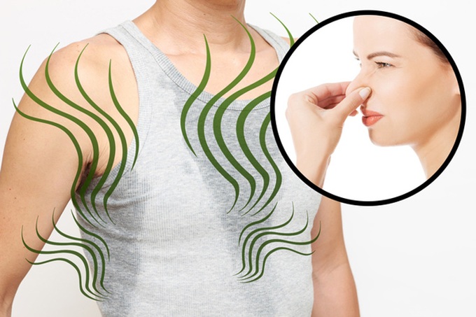 Không tắm ngay sau khi tập thể thao Mồ hôi, vi khuẩn trên quần áo tập sẽ thâm nhập vào da, gây ra các bệnh da liễu hay mùi hôi cơ thể. Bạn cần tắm gội ngay sau khi tập luyện. 