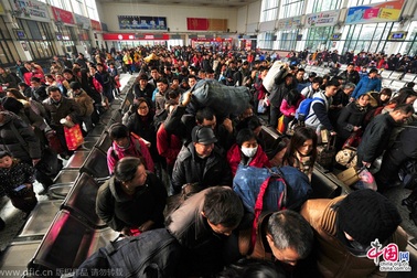 Người Trung Quốc bắt đầu cuộc “đại di cư” về quê đón Tết