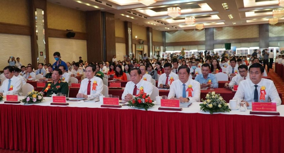 Cần xây dựng đội ngũ cán bộ có ý chí, khát vọng, nói đi đôi với làm - 1 Cần xây dựng đội ngũ cán bộ có ý chí, khát vọng, nói đi đôi với làm - 1