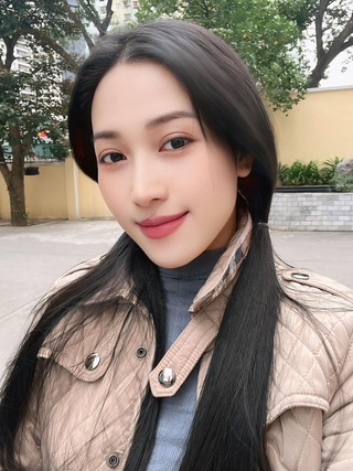 Nữ trung úy xinh đẹp gây sốt tại Dinh Độc Lập là ai? - 6