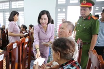 Phó Chủ tịch Quốc hội thăm các gia đình chính sách ở Tây Ninh