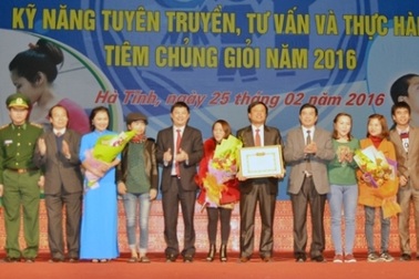 Sôi nổi hội thi thực hành tiêm chủng giỏi