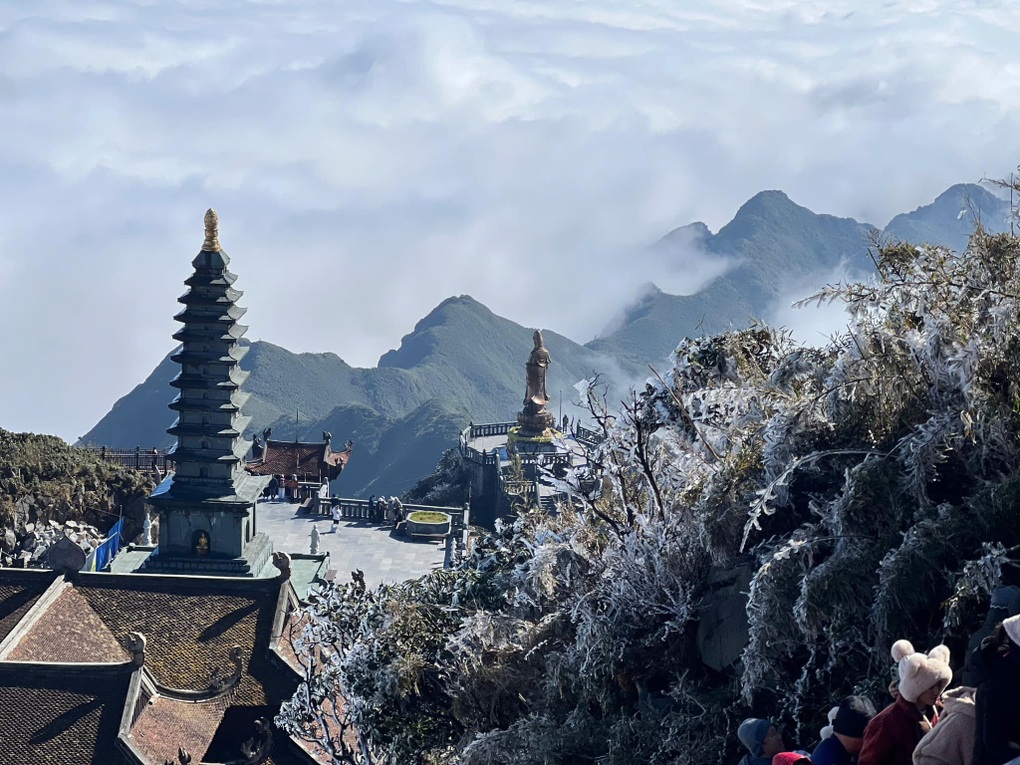 Hôm nay vùng núi cao Bắc Bộ có thể mưa tuyết và băng giá - 1 Hôm nay vùng núi cao Bắc Bộ có thể mưa tuyết và băng giá - 1