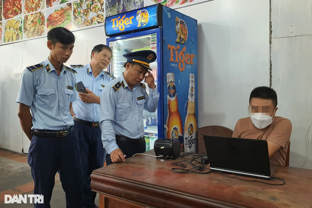Xử phạt nhà hàng có 3 khách Trung Quốc ăn hết 12kg hải sản - 2 Xử phạt nhà hàng có 3 khách Trung Quốc ăn hết 12kg hải sản - 2