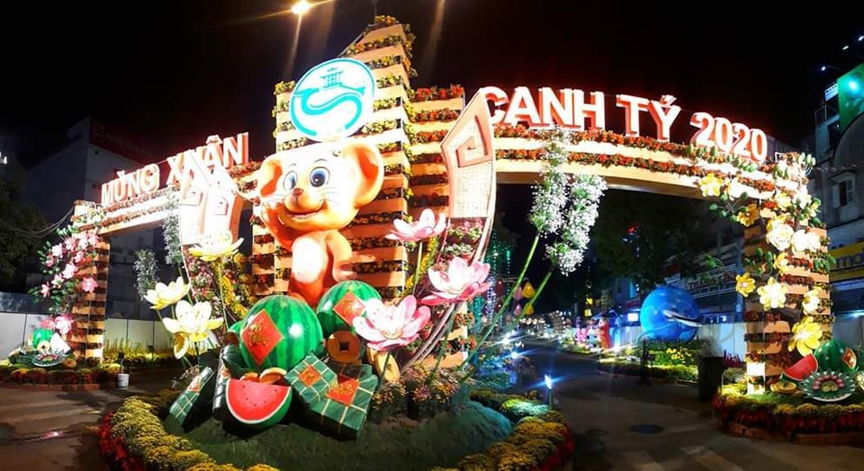 Hàng nghìn người chen chân ngắm đường hoa tráng lệ trước khi bị phá bỏ - 6 Hàng nghìn người chen chân ngắm đường hoa tráng lệ trước khi bị phá bỏ - 6
