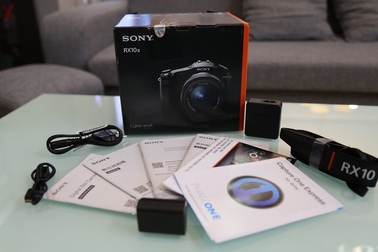 Cận cảnh máy ảnh 4K của Sony Cybershot DSC-RX10 II