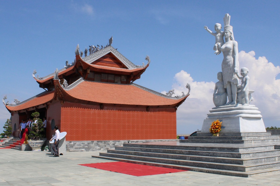 Lần đầu tiên tri ân tưởng niệm Đức Quốc tổ Lạc Long Quân ở Mũi Cà Mau - 6 Lần đầu tiên tri ân tưởng niệm Đức Quốc tổ Lạc Long Quân ở Mũi Cà Mau - 6