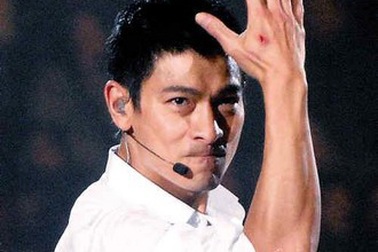 Sợ xã hội đen, Lưu Đức Hoa giấu tin lấy vợ?