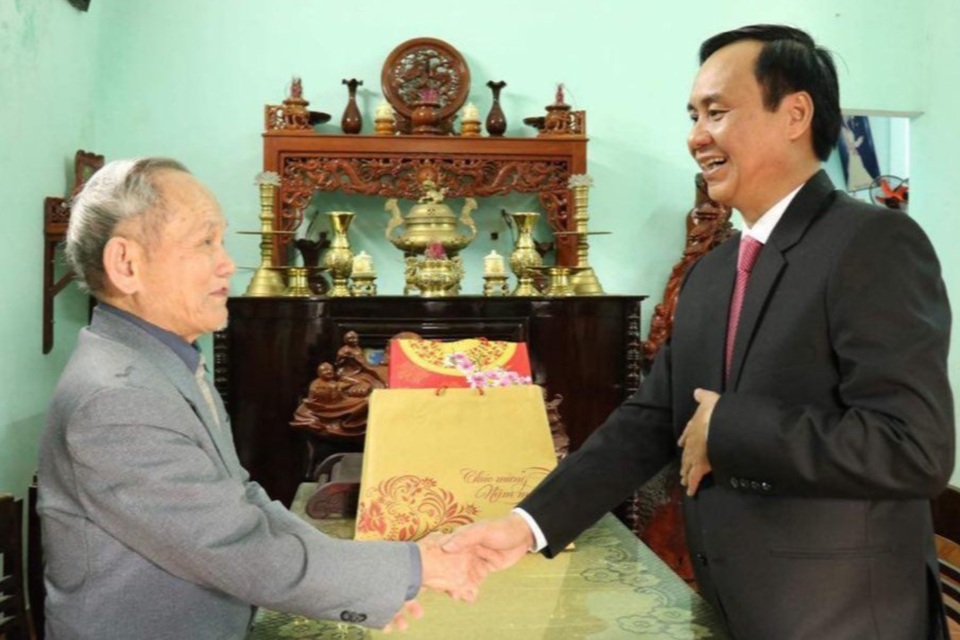 Trao gần 95.300 suất quà đến người có công, gia đình chính sách dịp Tết - 2 Trao gần 95.300 suất quà đến người có công, gia đình chính sách dịp Tết - 2