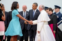 Tổng thống Obama ra tận sân bay đón Giáo hoàng Francis