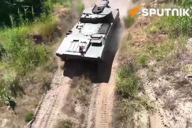 Thiết giáp "rồng phun lửa" Nga xuyên bãi mìn, san phẳng cứ điểm của Ukraine