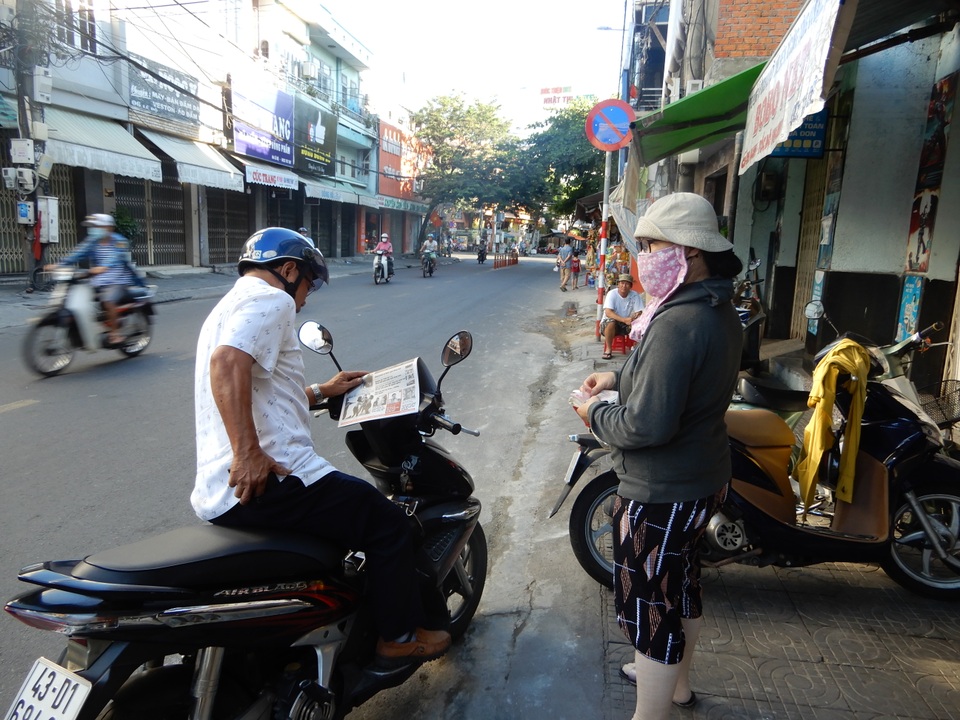 Nghề bán báo giấy hắt hiu giữa kỷ nguyên của điện thoại thông minh - 7 Nghề bán báo giấy hắt hiu giữa kỷ nguyên của điện thoại thông minh - 7