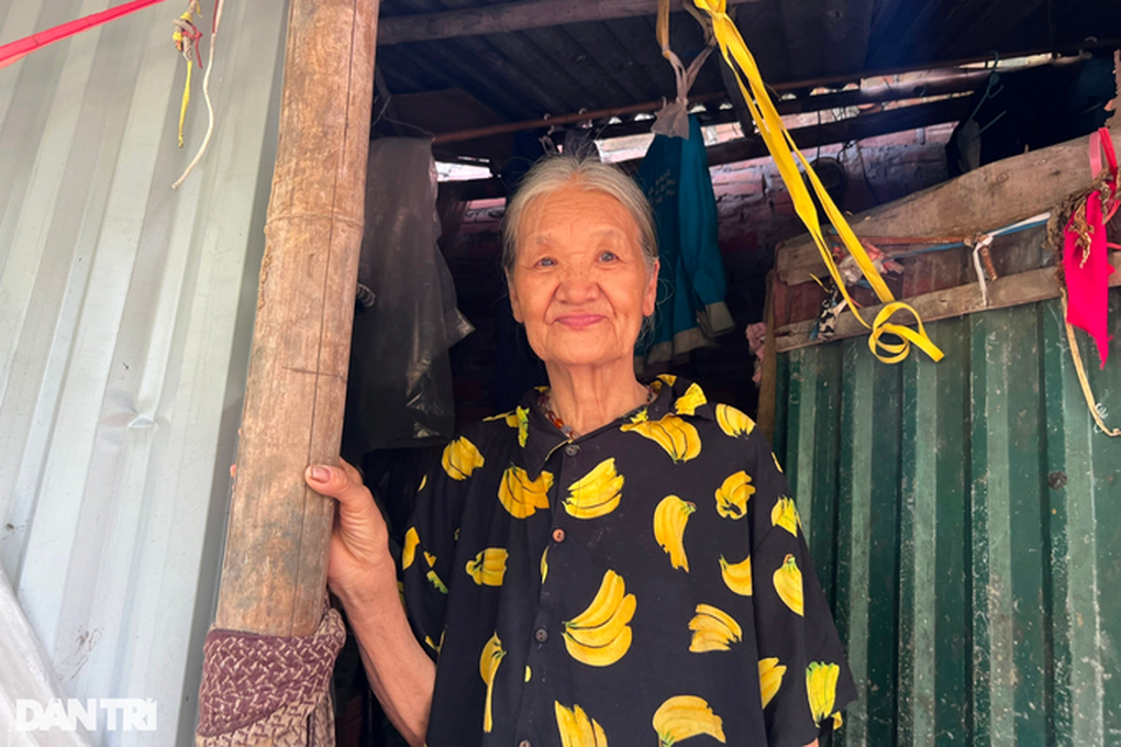 Một góc nhỏ ở Hà Nội, người dân quyết không dùng điện bất chấp nắng nóng - 1 Một góc nhỏ ở Hà Nội, người dân quyết không dùng điện bất chấp nắng nóng - 1