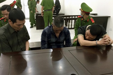 Hà Nội: Gã trai bỏ trốn khi bị đưa ra xét xử nhận thêm 42 tháng tù