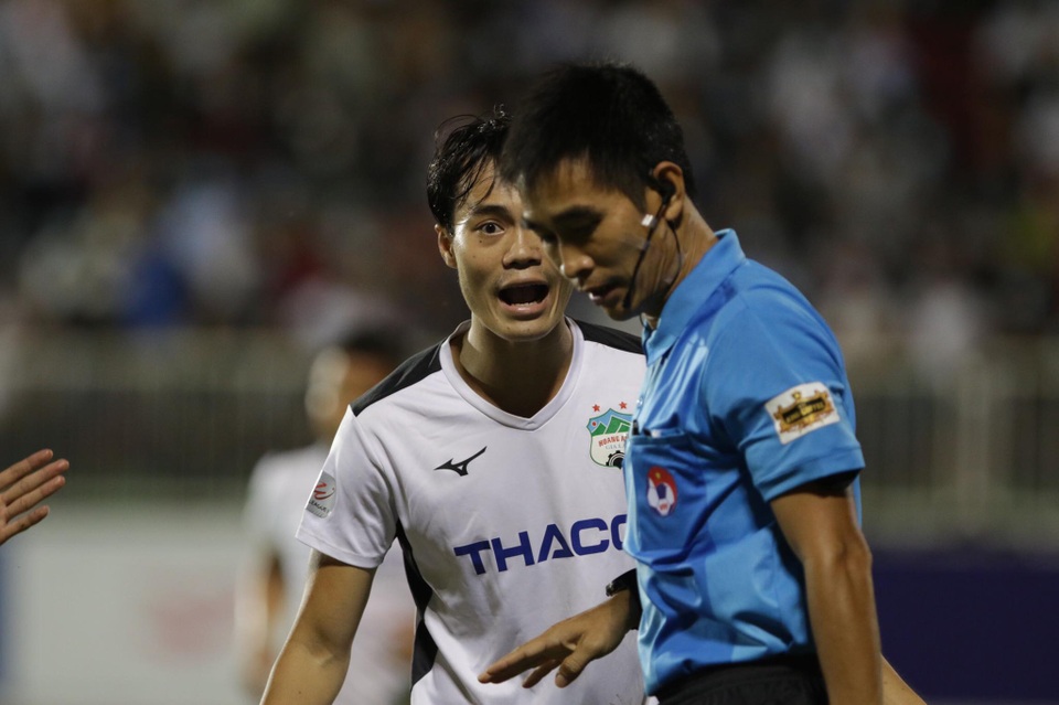 HLV HA Gia Lai không chất vấn trọng tài sau tình huống phạt đền… hụt - 1