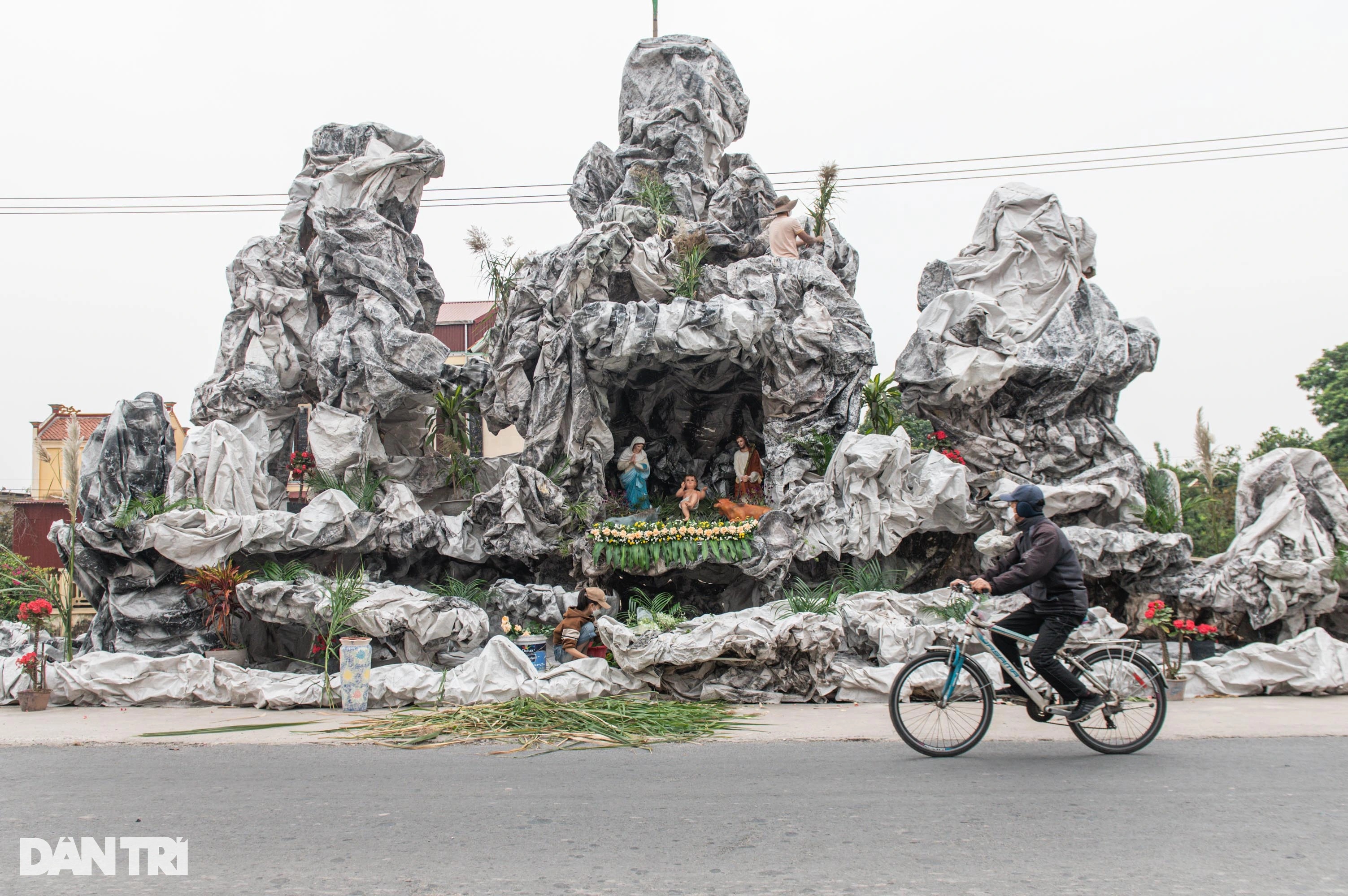 Những hang đá đón Giáng sinh ở nơi nhiều nhà thờ nhất Việt Nam - 9