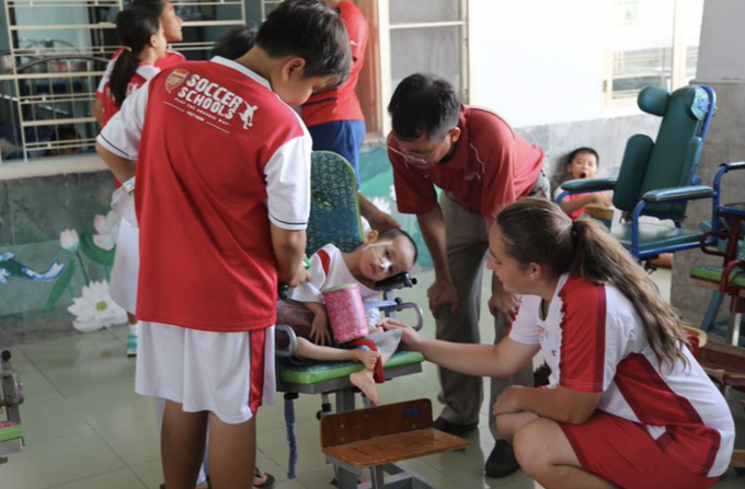 Trung tâm bảo trợ trẻ tàn tật mồ côi Thị Nghè cung cấp dịch vụ chăm sóc bán trú cho người khuyết tật từ 16 tuổi trở lên đối với các trường hợp gia đình có nhu cầu.