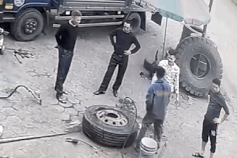 Nổ lốp xe ôtô nguy hiểm đến mức nào?