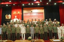 Tô đẹp thêm hình ảnh người cán bộ công an chi viện miền nam