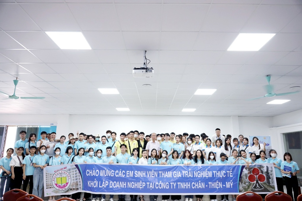 Anh hùng lao động truyền cảm hứng khởi nghiệp cho sinh viên Đại học Kinh Bắc - 6 Anh hùng lao động truyền cảm hứng khởi nghiệp cho sinh viên Đại học Kinh Bắc - 6