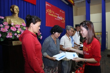 Mang “Tết gắn kết” đến với người dân