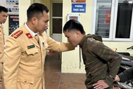 Đại úy CSGT truy bắt cướp trên phố Hà Nội