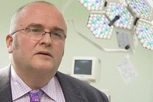 Bác sĩ phẫu thuật khắc tên mình lên gan bệnh nhân