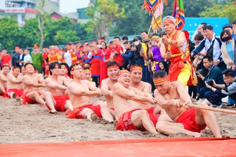 Trai làng kéo co gây ấn tượng tại Festival Thăng Long - Hà Nội 2025