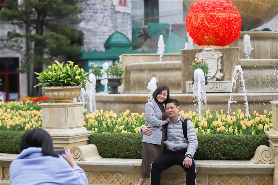 Đôi lứa dập dìu hẹn hò dịp Valentine trên đỉnh Bà Nà - 1 Đôi lứa dập dìu hẹn hò dịp Valentine trên đỉnh Bà Nà - 1