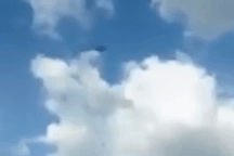 Video máy bay chở Tổng thống Colombia bị bắn