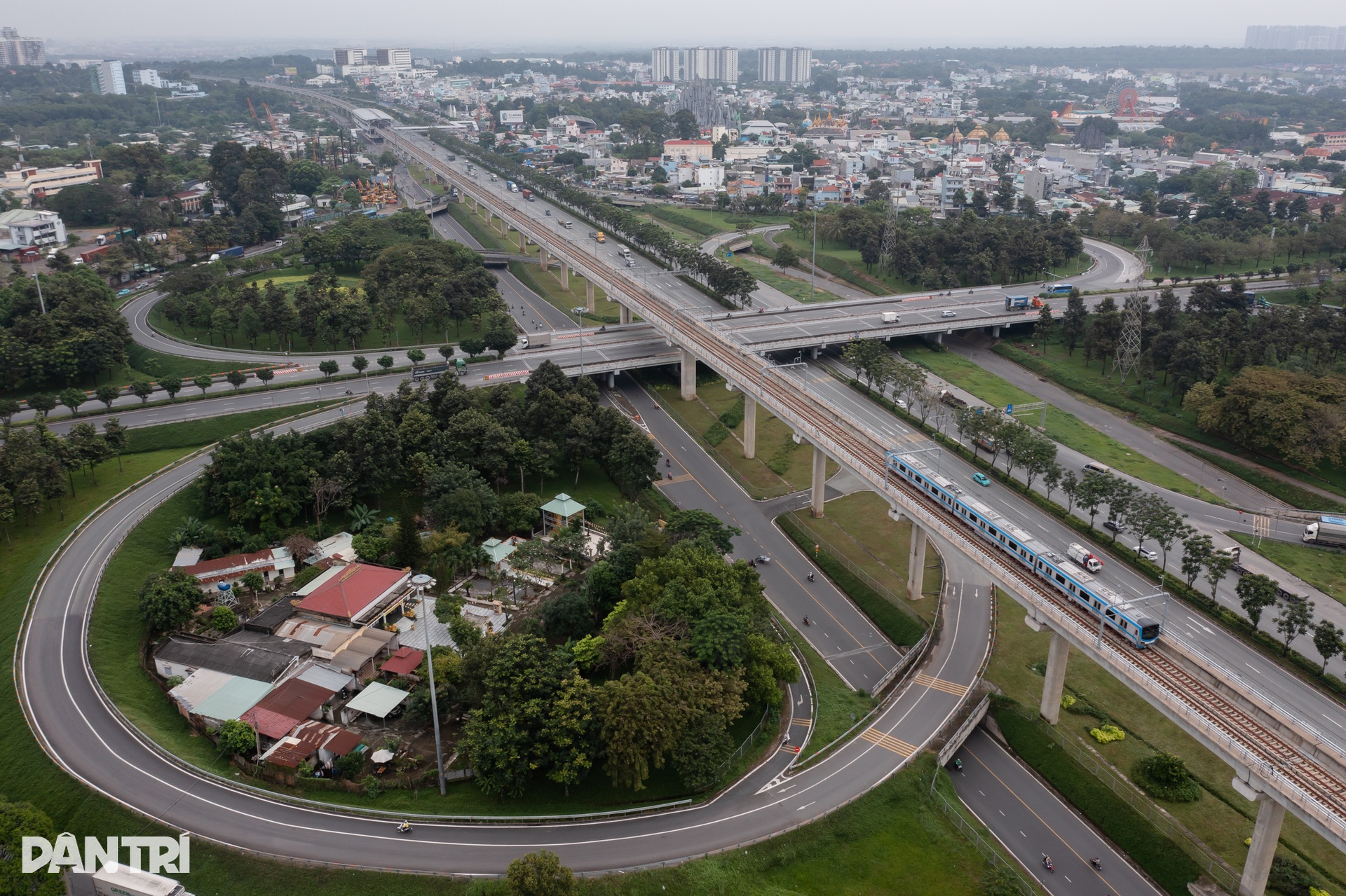 Diện mạo tuyến metro đầu tiên của TPHCM trước ngày vận hành - 10 Diện mạo tuyến metro đầu tiên của TPHCM trước ngày vận hành - 10