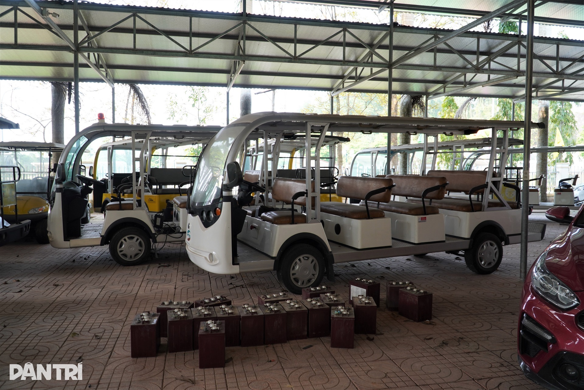 Dàn xe điện tiền tỷ nằm phủ bụi suốt 5 năm ở Khu di tích Ngã ba Đồng Lộc - 4