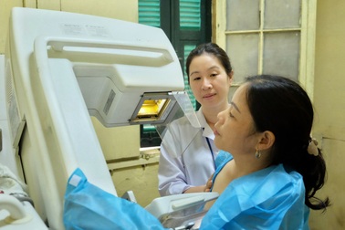 Bác sĩ Bệnh viện K hướng dẫn phát hiện các dấu hiệu tái phát di căn bệnh ung thư vú