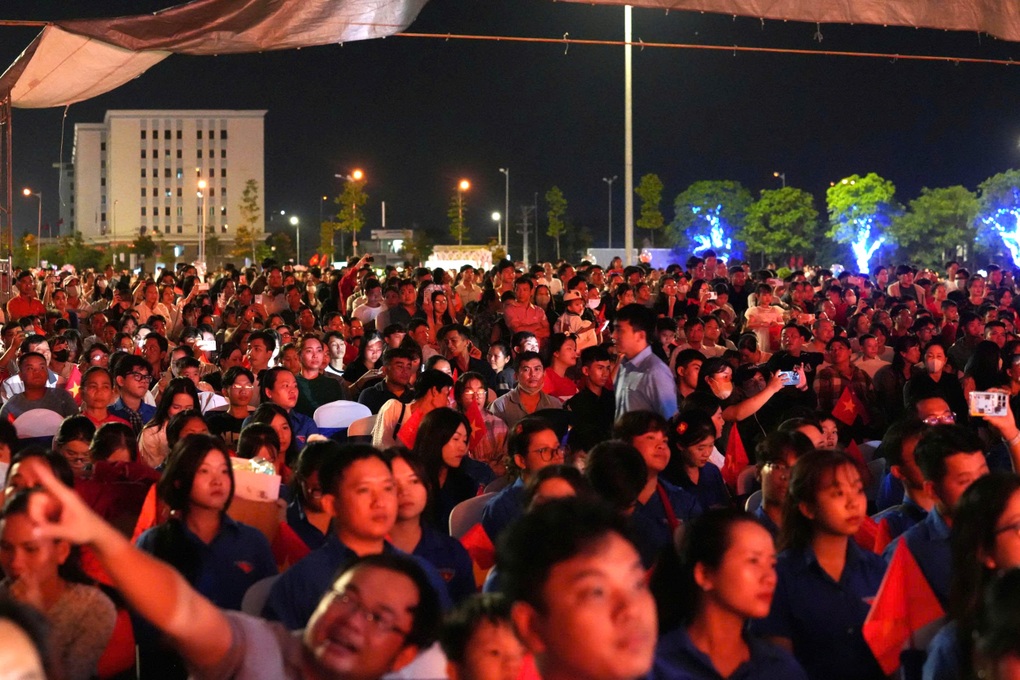 Nhiều tỉnh miền Tây diễn nghệ thuật, bắn pháo hoa mừng Quốc khánh - 8