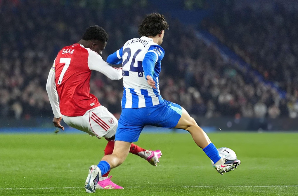Arsenal thắng nhẹ Brighton, hơn Man City 7 điểm - 1