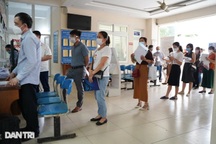 Hà Nội siết giấy đi đường, doanh nghiệp than thở cảnh đổ xô xin xác nhận