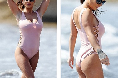 Người đẹp Anh khoe dáng bốc lửa