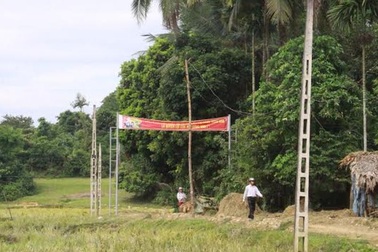 Công trình điện dở dang, hàng trăm hộ dân dùng điện “chui”