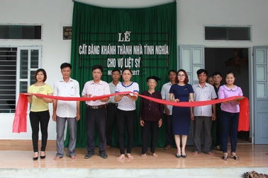 Khánh thành và bàn giao nhà tình nghĩa cho vợ liệt sỹ Lương Khắc Thứ