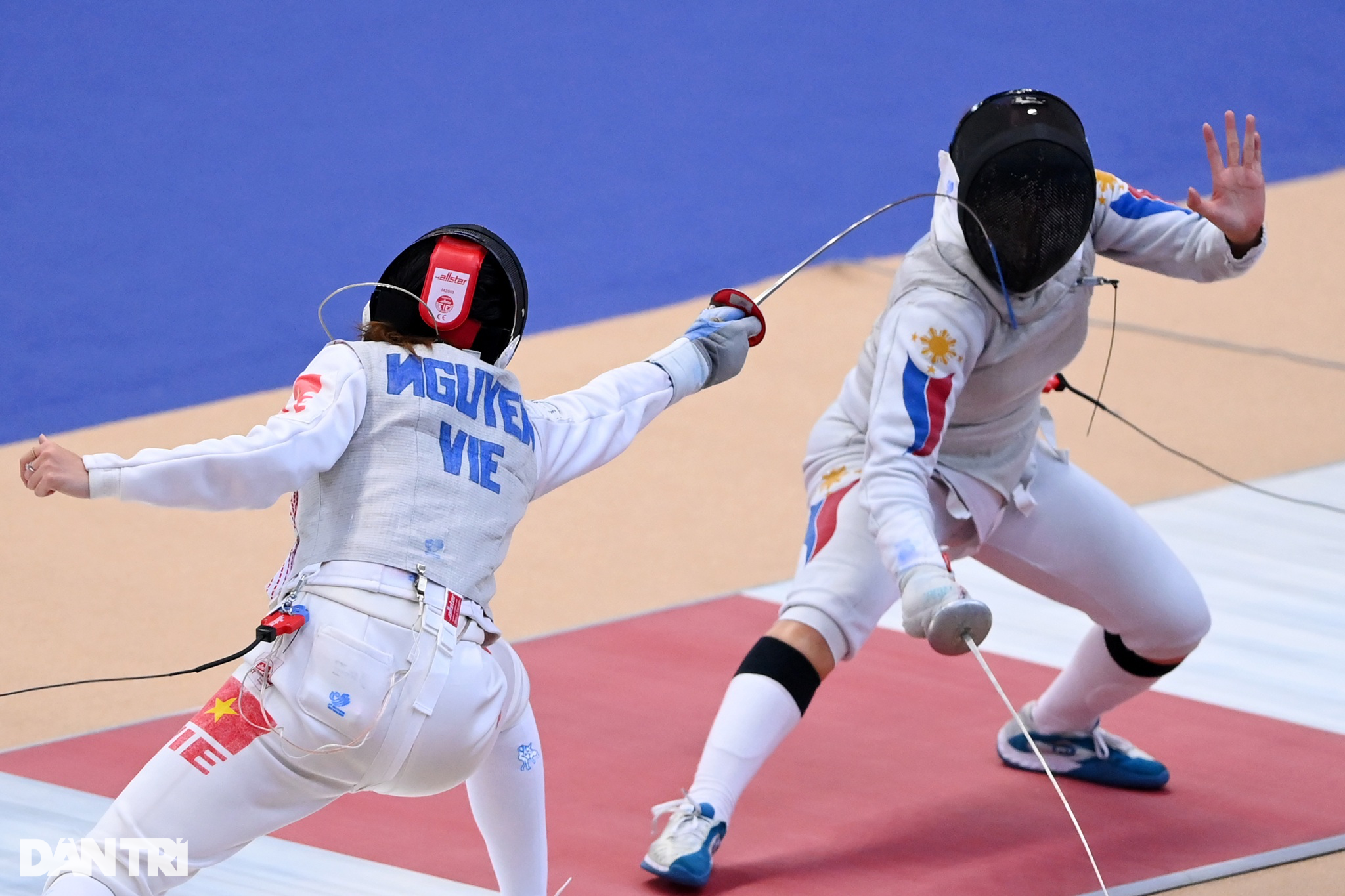 Ngắm những đường kiếm sáng loáng nhanh như điện tại SEA Games 31 - 5 Ngắm những đường kiếm sáng loáng nhanh như điện tại SEA Games 31 - 5