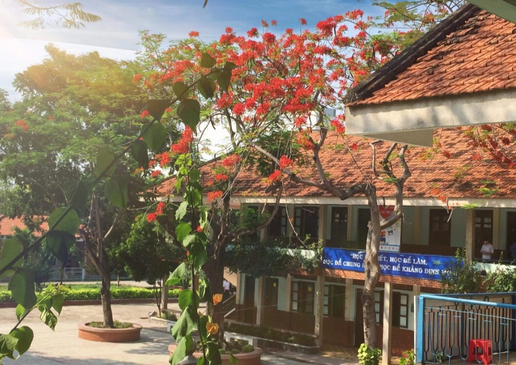 Giám thị cho cởi đồ 8 nam sinh: Tiếng khóc trách nhiệm của Phó hiệu trưởng - 1 Giám thị cho cởi đồ 8 nam sinh: Tiếng khóc trách nhiệm của Phó hiệu trưởng - 1