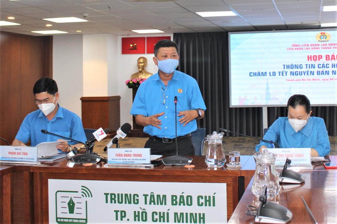 TPHCM: Tặng 35.000 vé xe, tàu, máy bay về quê cho người lao động khó khăn - 1 TPHCM: Tặng 35.000 vé xe, tàu, máy bay về quê cho người lao động khó khăn - 1