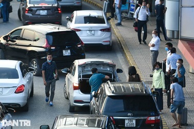 Áp dụng mức phí mới với ô tô ra vào sân bay từ hôm nay