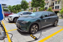 Mất bao lâu để ô tô điện ở Việt Nam thay thế được xe xăng?