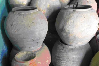 Đào đất làm gạch, phát hiện nhiều đồ gốm cổ