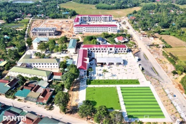Trường 160 tỷ bừng sáng vùng biên, thầy trò tất bật trước ngày khai giảng