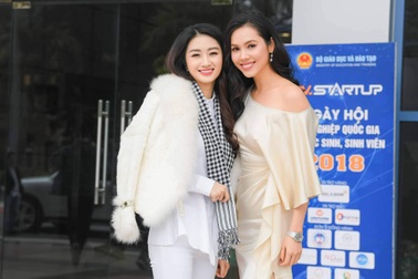 Á hậu Hoàng My khoe vai trần gợi cảm giữa thời tiết hơn 10 độ